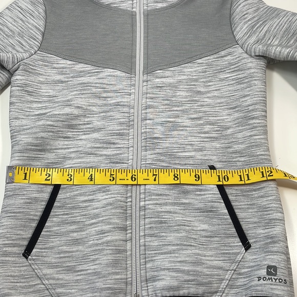 DOMYOS kids, hooded sweatshirt with zipper, Size 8 - Picture 10 of 12